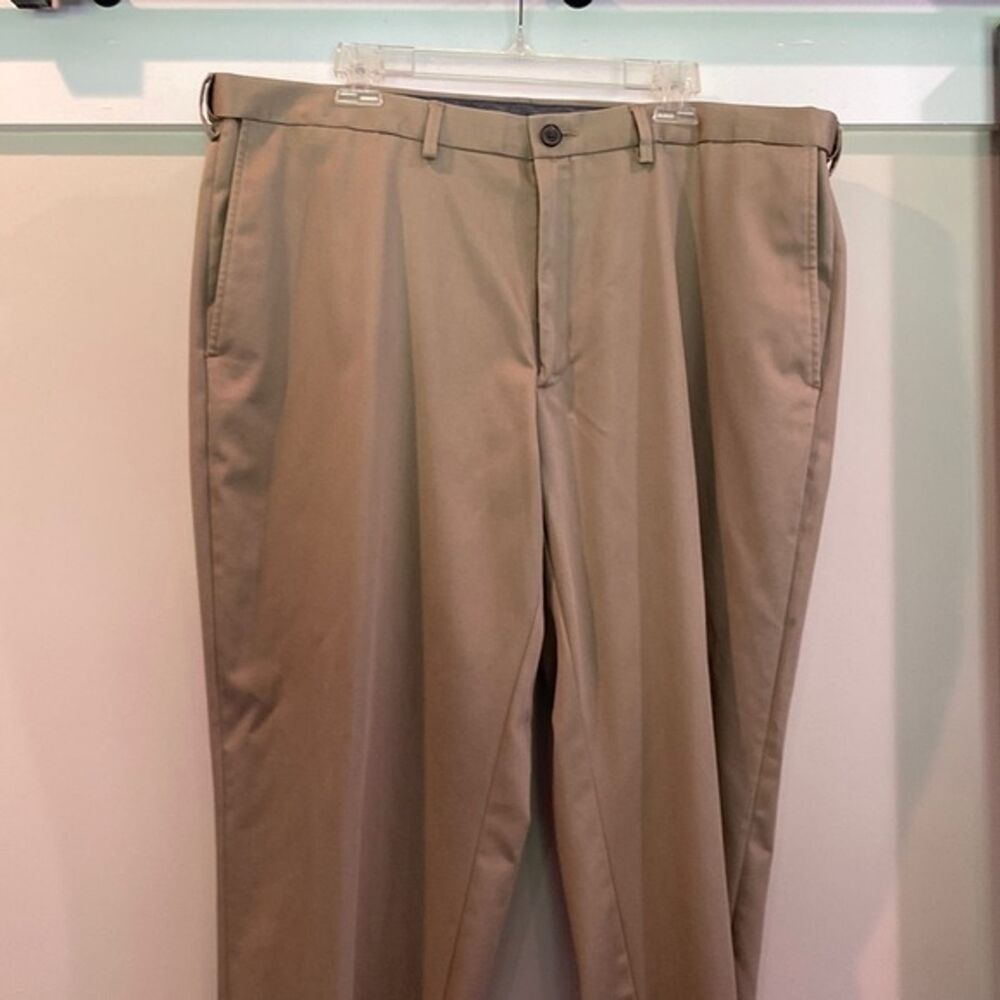 E19) Haggar Classic Fit Premium No Iron Khaki W42/L29   EUC Golf Classic